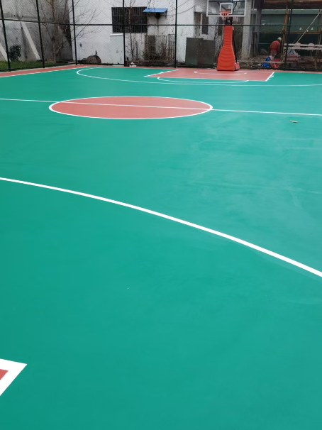 崇仁 球场长期使用易出现地面开裂